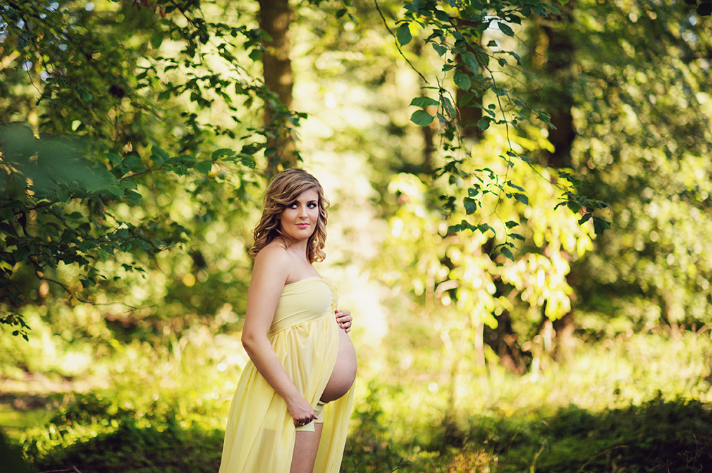 plener fotograficzny, sesja zdjęciowa przyszłych rodziców, brzuszek na sesji, stylizacja ciążowa, pomysł na sesję ciążową