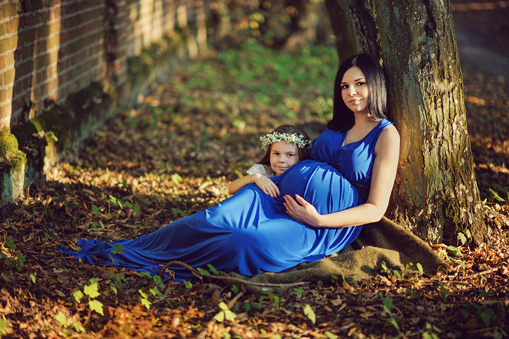 rodzinna sesja ciązowa, fotograf konin, czarny kot studio