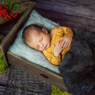 czarny kot studio, jesienna sesja noworodkowa, fotograf noworodkowy