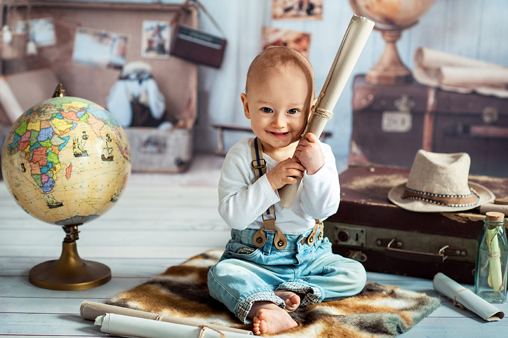 sesja niemowleca w studiu,czarny kot studio