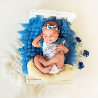 noworodek na sesji, fotograf noworodkowy